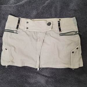 Lipservice small mini skirt. Cream colored.